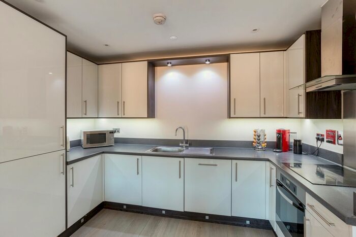 2 Bedroom Flat To Rent In Heron Way, Maidenhead SL6