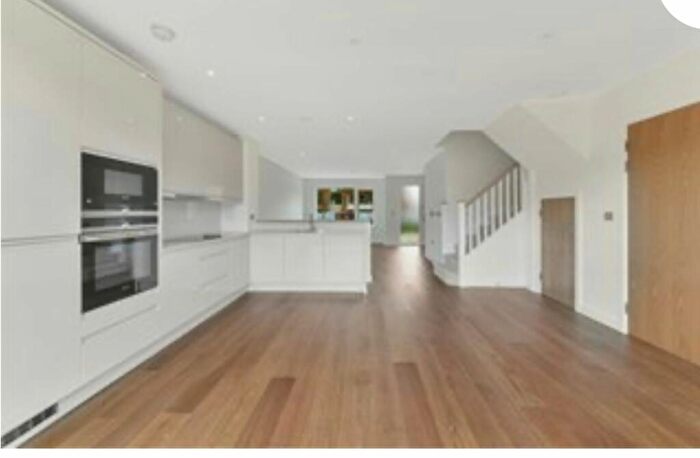 3 Bedroom Flat To Rent In Lismore Boulevard, Newington House, NW9