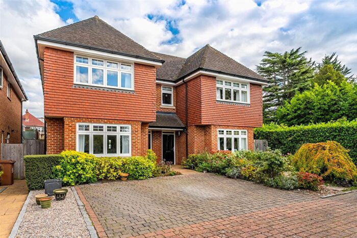 4 Bedroom Property For Sale In Bunbury Way, Epsom Downs, KT17