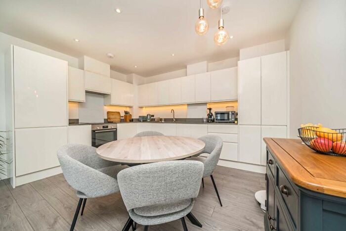 2 Bedroom Flat To Rent In Etwell Place, Surbiton, KT5