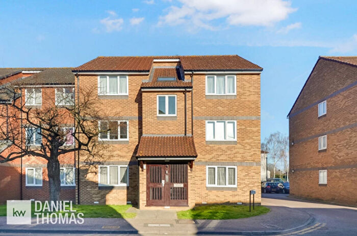 1 Bedroom Flat For Sale In Eleanor Way, Waltham Cross, EN8
