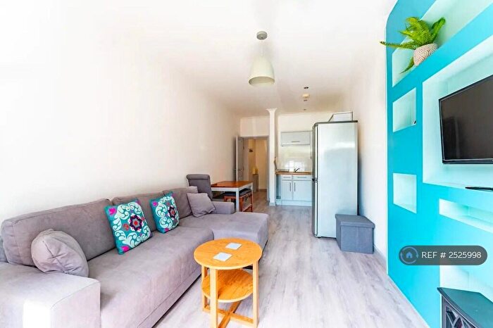 2 Bedroom Maisonette To Rent In Hawkwood Road, Bournemouth, BH5