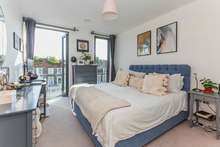 2 Bedroom Flat For Sale In Kilburn Park Road, London, NW6