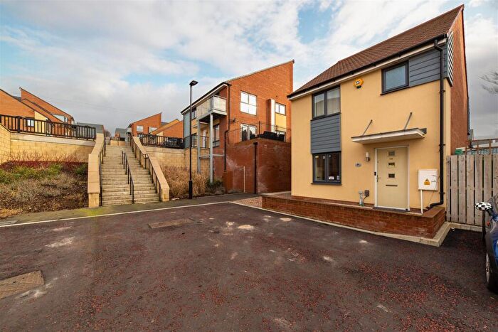 3 Bedroom Detached House To Rent In Featherwood Avenue, Newcastle Upon Tyne, NE15