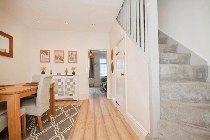 3 Bedroom Semi Detached House For Sale In Penistone Road, Grenoside, S35