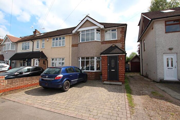 3 Bedroom Semi-Detached House To Rent In Byfleet, Surrey, KT14