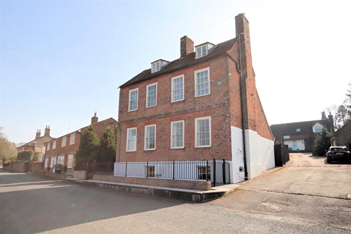 4 Bedroom Detached House For Sale In Park Road, Toddington, Dunstable, LU5