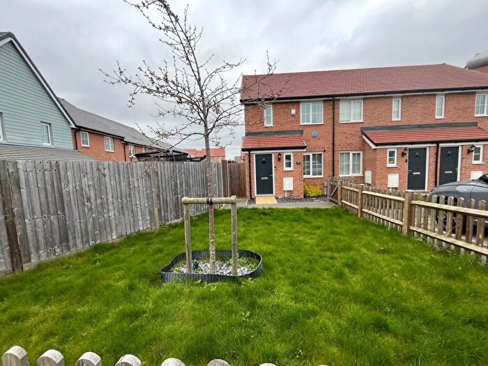 2 Bedroom End Of Terrace House For Sale In Field Lane, Gravesend, Kent, DA11