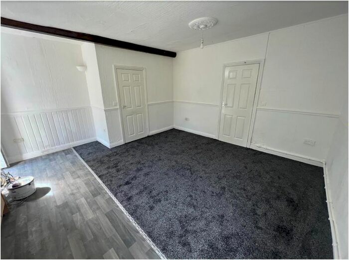 Studio To Rent In Moor End Road, Huddersfield, HD4