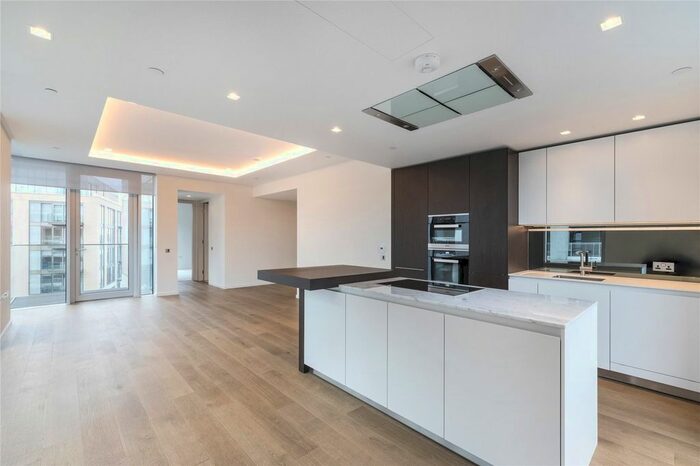 3 Bedroom Flat To Rent In Columbia Gardens, Earls Court, London, SW6