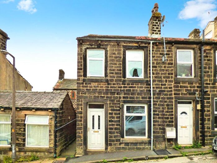 3 Bedroom End Of Terrace House To Rent In Gibb Street, Cowling, BD22