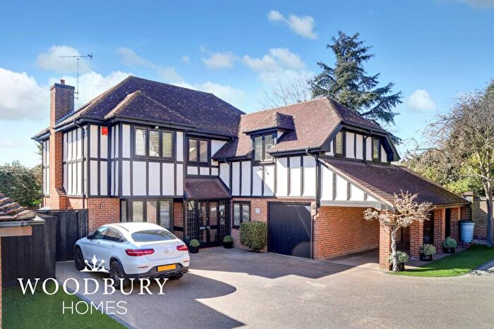 5 Bedroom Detached House For Sale In The Lindens, Loughton, IG10