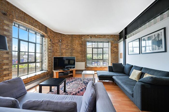 3 Bedroom Flat For Sale In Orchard Place, London, E14