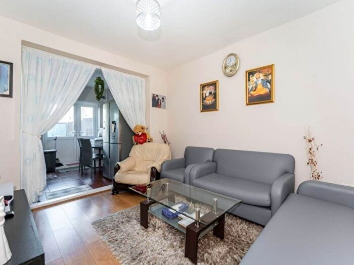 3 Bedroom Terraced House To Rent In Park Avenue, Southall, UB1