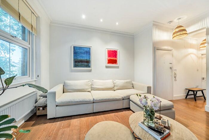 1 Bedroom Flat For Sale In Chiswick High Road, Chiswick, London, W4