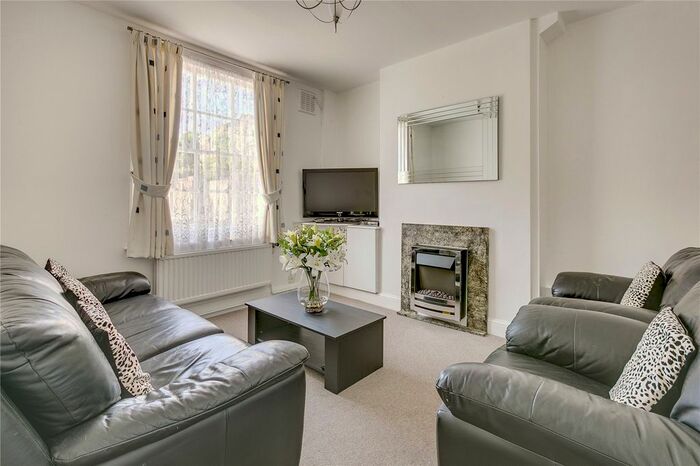 3 Bedroom Property To Rent In Moon Street, London, N1