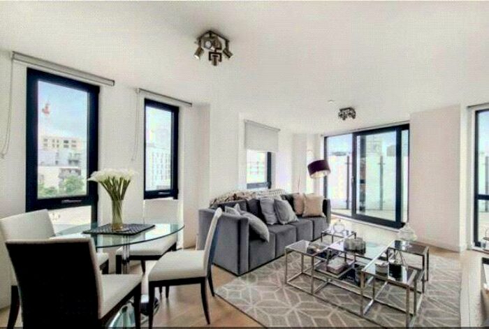 3 Bedroom Flat To Rent In Roosevelt Tower, Williamsburg Plaza, E14
