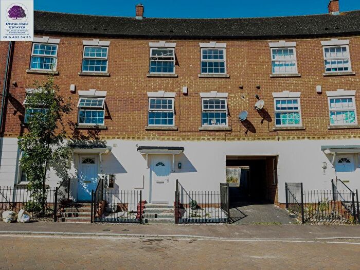 4 Bedroom Terraced House To Rent In Hamilton Circle, Hamilton, Leicester, LE5
