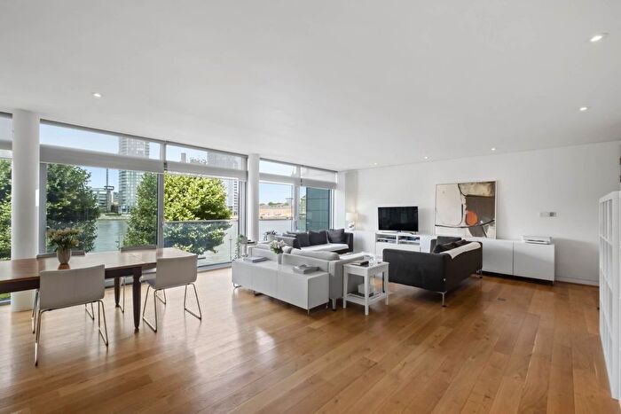 3 Bedroom Flat For Sale In Battersea Church Road, London, SW11