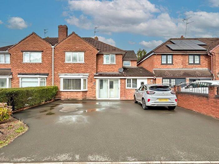 5 Bedroom Semi-Detached House For Sale In Rydding Lane, West Bromwich, B71