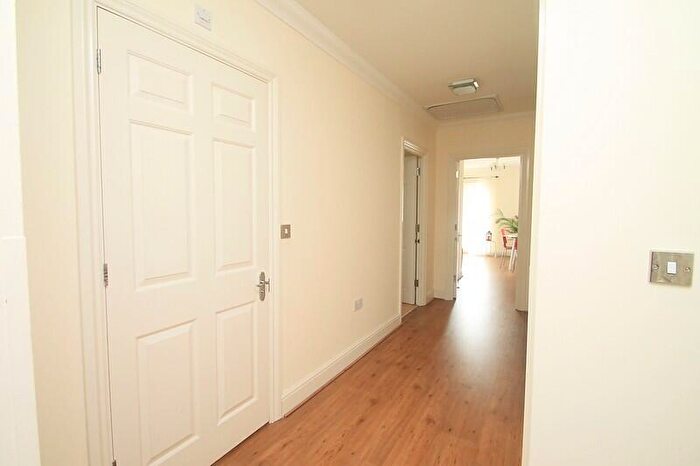 2 Bedroom Apartment To Rent In Bedroom Purpose Built Apartment In Caterham Valley, CR3