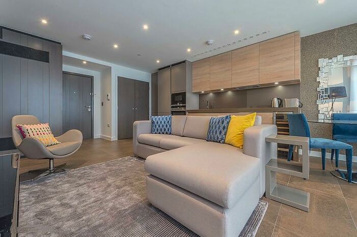 1 Bedroom Apartment To Rent In Chronicle Tower, B City Road, Islington, Angel, London, EC1V