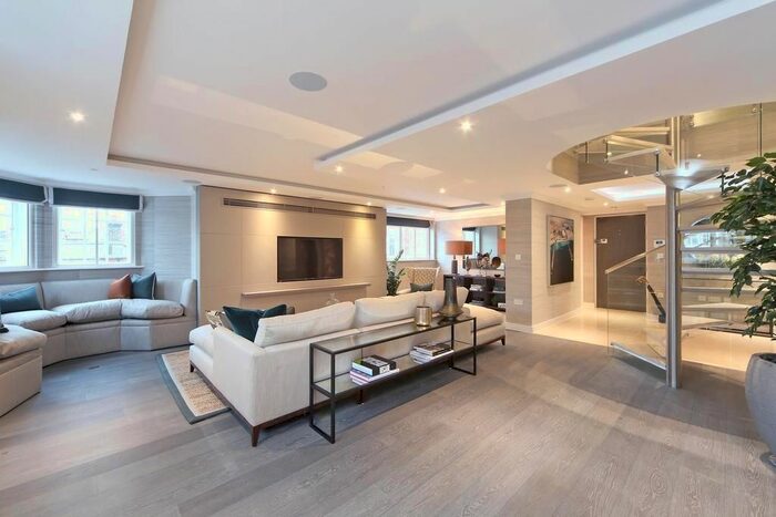 3 Bedroom Flat To Rent In The Fitzbourne, New Cavendish Street, Marylebone, W1W