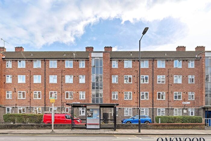2 Bedroom Flat For Sale In Manor Road, Stoke Newington, N16