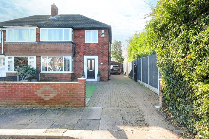 3 Bedroom Semi-Detached House For Sale In Leinster Avenue, Doncaster, DN2