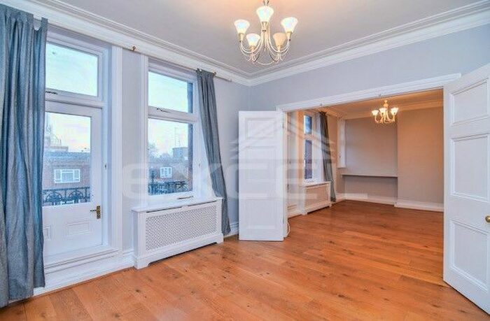 3 Bedroom Flat To Rent In Editha Mansions, Edith Grove, London, SW10