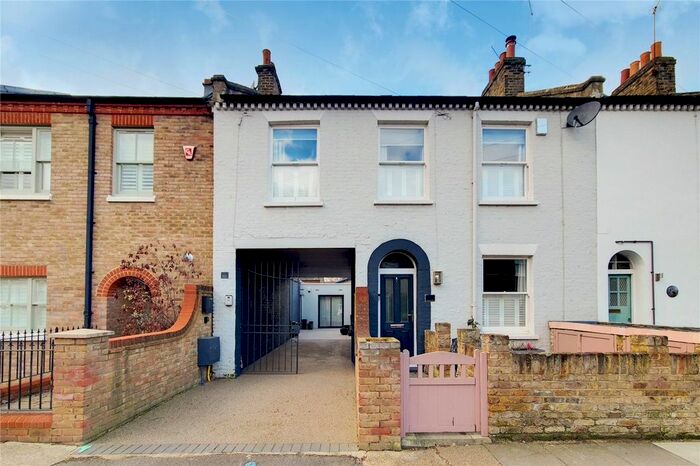 3 Bedroom Flat To Rent In Sefton Street, West Putney, SW15