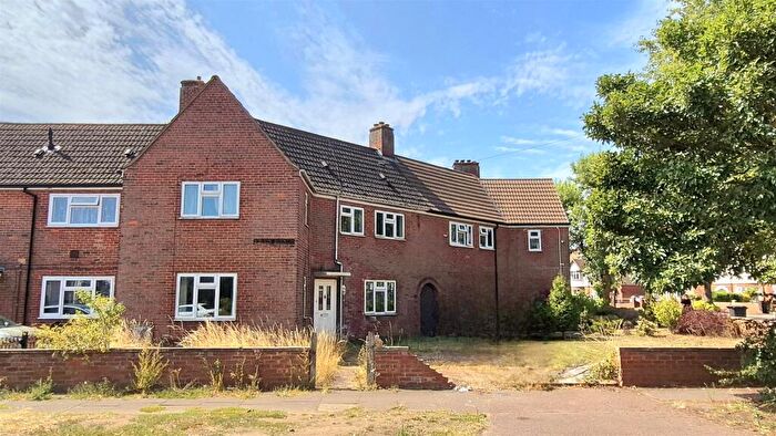 3 Bedroom Terraced House For Sale In Kelvin Avenue, Bedford, MK42