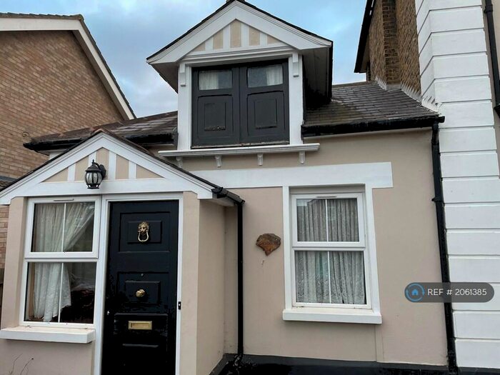 1 Bedroom Semi-Detached House To Rent In Berkhampstead Road, London, DA17