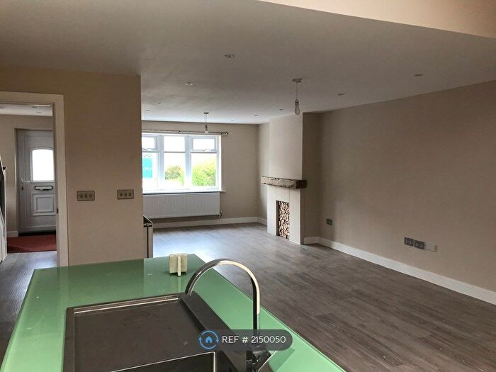 3 Bedroom Semi-Detached House To Rent In Meadow Road, Henley-In-Arden, B95