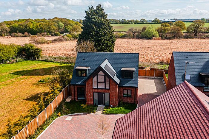 4 Bedroom Detached House For Sale In North Drive, Brentwood, CM13