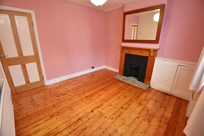 3 Bedroom End Of Terrace House For Sale In Old Bedford Road, Luton, Bedfordshire, LU2