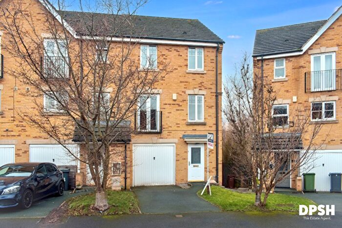 4 Bedroom Town House For Sale In Digpal Road, Churwell, LS27