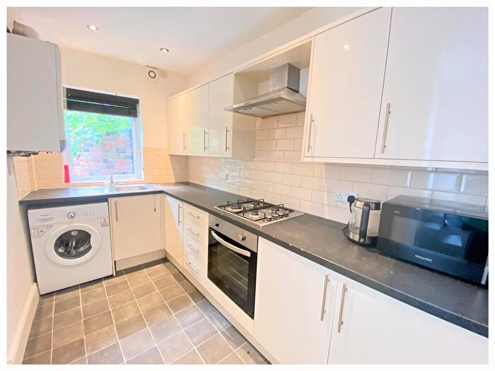 5 Bedroom Terraced House To Rent In Sharrow Lane, S11