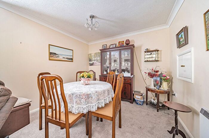 2 Bedroom Flat For Sale In Albion Street, Dunstable, Bedfordshire, LU6