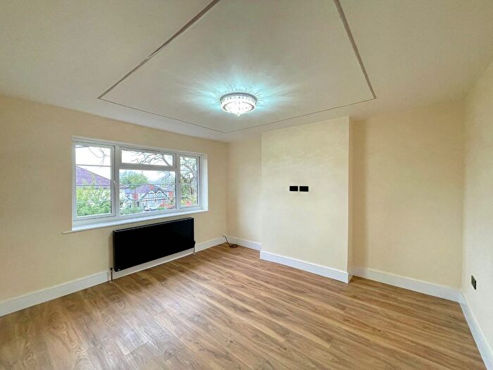 2 Bedroom Flat For Sale In Stanley Avenue, Wembley, HA0