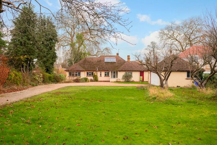 5 Bedroom Bungalow To Rent In Down Place, Water Oakley, Windsor, SL4