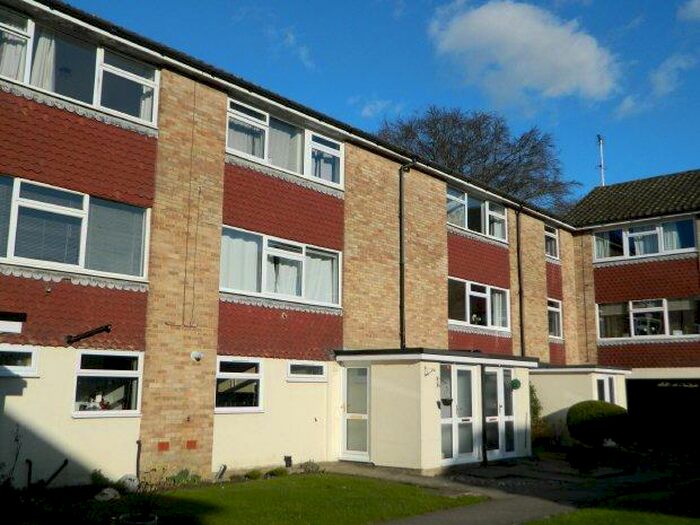 1 Bedroom Flat To Rent In Windsor Court, Horsham, RH13