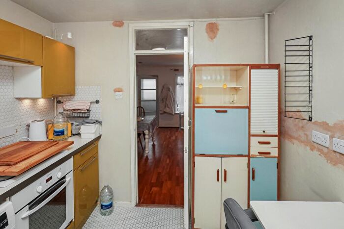 1 Bedroom Flat For Sale In Langdon Court, Harlesden, London, NW10