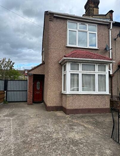 4 Bedroom Semi-Detached House To Rent In Roman Road, London, London, E6