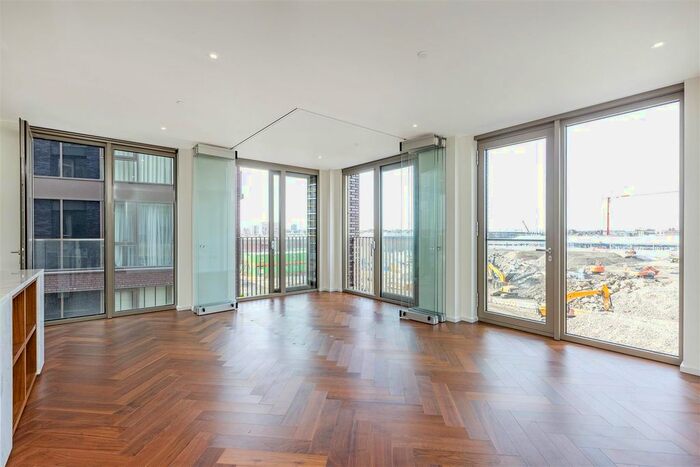 2 Bedroom Flat To Rent In Capital Building, Embassy Gardens, Nine Elms, London, SW11