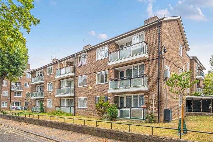 2 Bedroom Flat For Sale In Southey Road, Oval, London, SW9