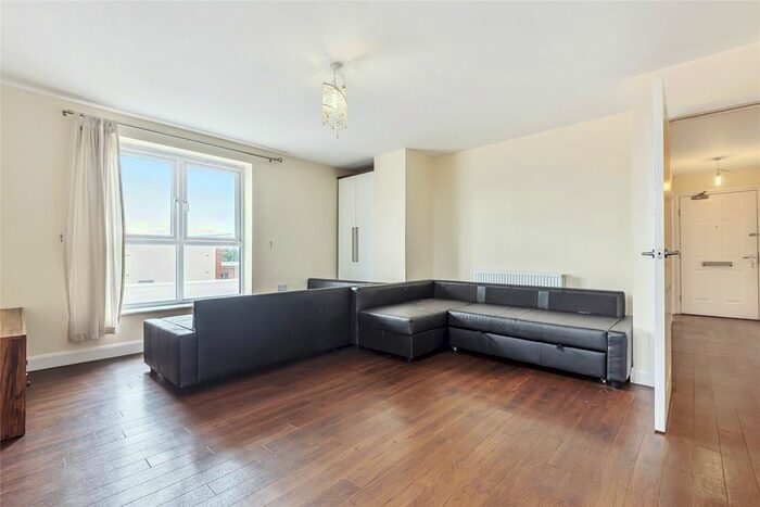 3 Bedroom Flat To Rent In Lansdowne House, Moulsford Mews, Reading, Berkshire, RG30