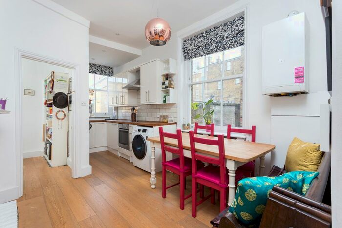 2 Bedroom Flat To Rent In Venn Street, London, SW4