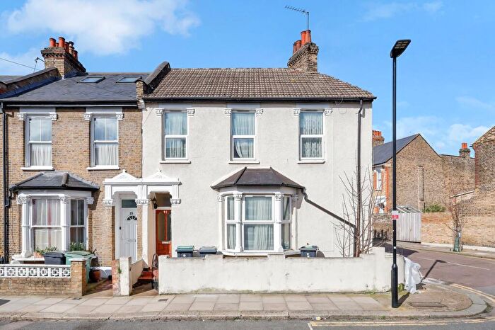 3 Bedroom Semi Detached House For Sale In Ranelagh Road, London, N17