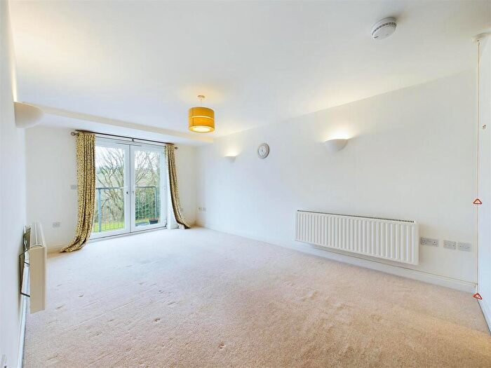 2 Bedroom Apartment For Sale In Townhead Road, Dore, Sheffield, S17